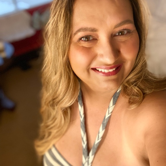 Meet your Posher, Tiona - Picture 2 of 2